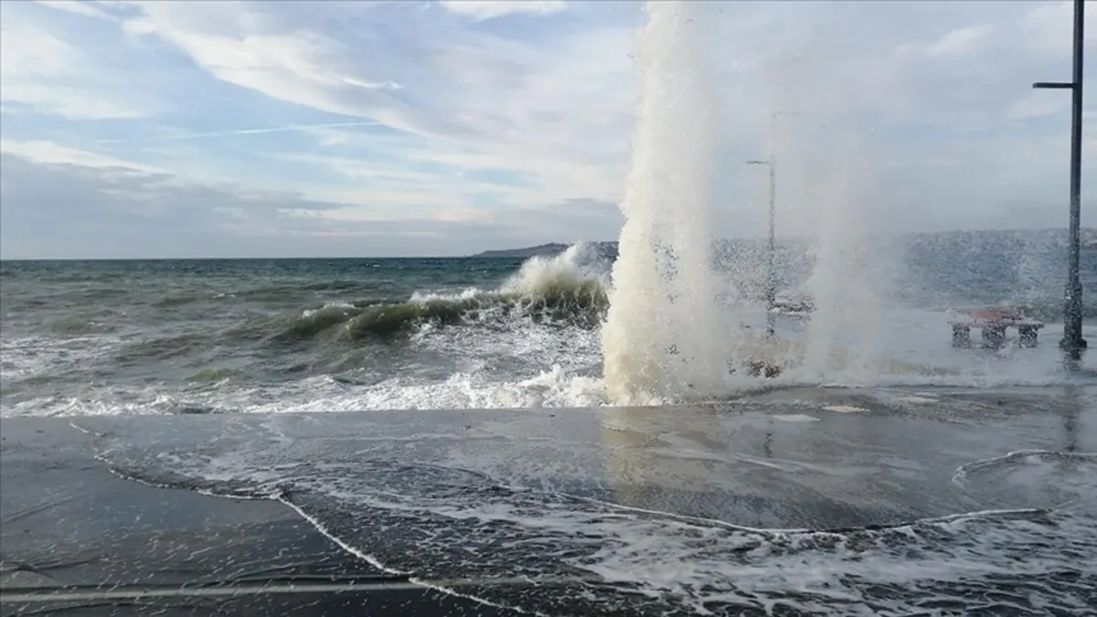 İstanbul'da iki gemi birbirine sürttü! Büyük hasar oluştu
