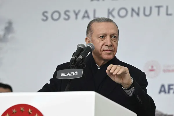 deprem-bolgesinde-ihya-ve-insa-calismalari-tam-gaz-baskan-erdogandan-elazigda-onemli-aciklamalar-1680363506344.jpg Deprem bölgesinde ihya ve inşa çalışmaları tam gaz! Başkan Erdoğan'dan Elazığ'da önemli açıklamalar - 1