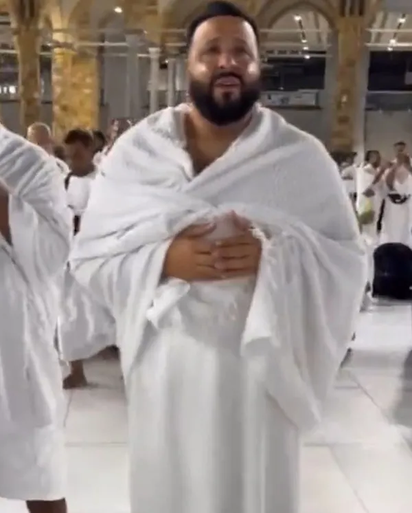mike-tyson-ve-dj-khaled-umreye-gitti-kabeyi-gorunce-goz-yaslarini-tutamadi-1670850225370.jpg Mike Tyson ve DJ Khaled Umre’ye gitti! Kabe'yi görünce göz yaşlarını tutamadı - 2