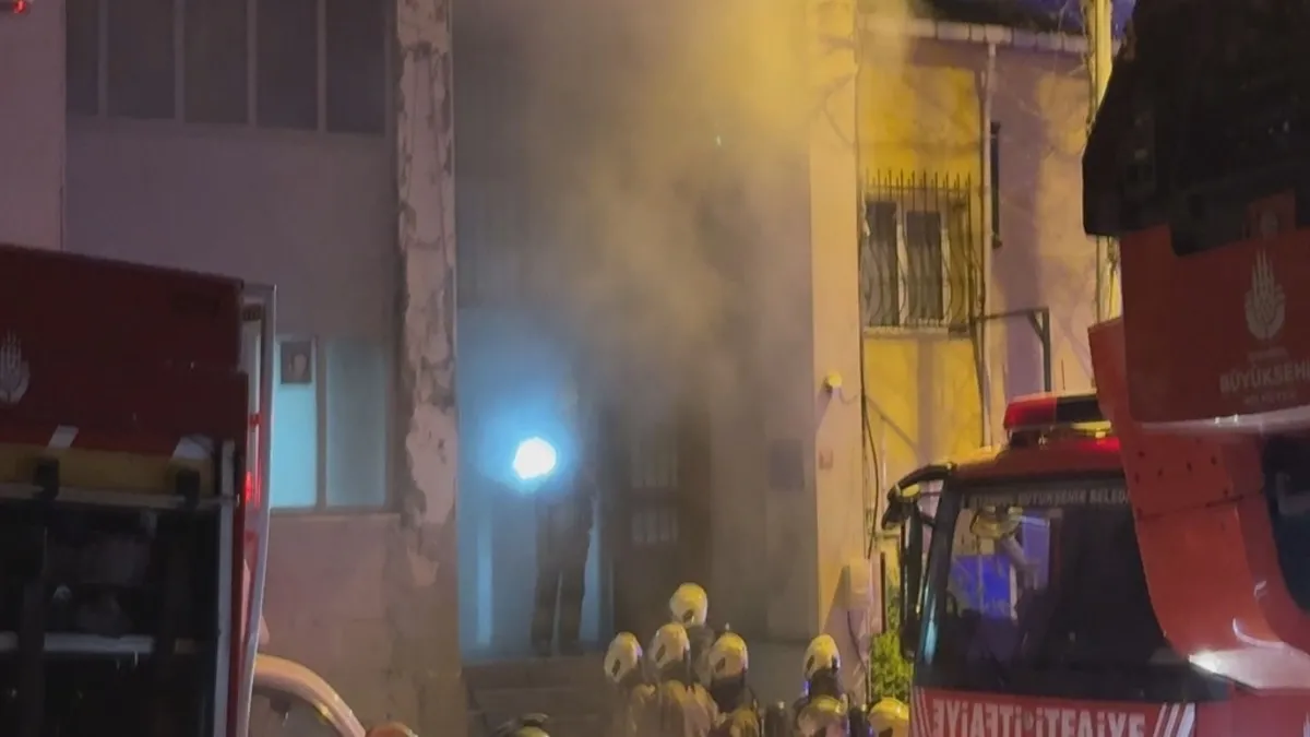 Kağıthane'de tekstil atölyesinde yangın! İş hanını duman sardı