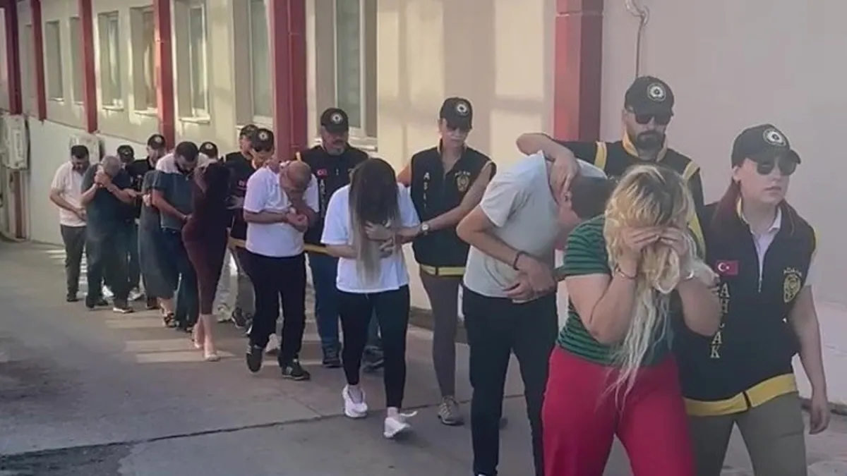 Adana'da fuhuş operasyonu: 14 kişi tutuklandı