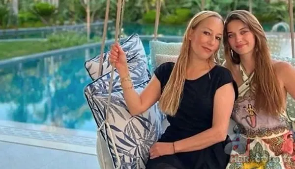 Hiç değişmemiş! Afra Saraçoğlu'nun çocukluk halini paylaştı 7