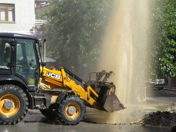 İSKİ Ataşehir’de su borusunu patlattı! Skandal görüntüler