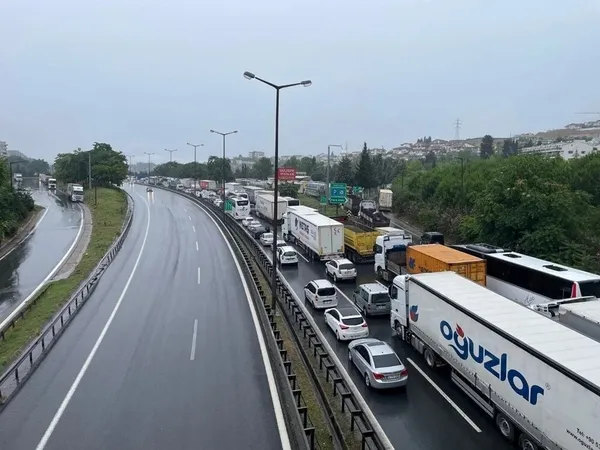 anadolu-otoyolunda-kaza-8-kilometrelik-kuyruk-olustu-1688804759020.jpeg Anadolu Otoyolu'nda kaza: 8 kilometrelik kuyruk oluştu - 2