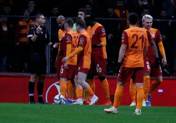 Galatasaray-Başakşehir maçının hakemi Zorbay Küçük hakkında karar verildi! Savunması ortaya çıkmıştı