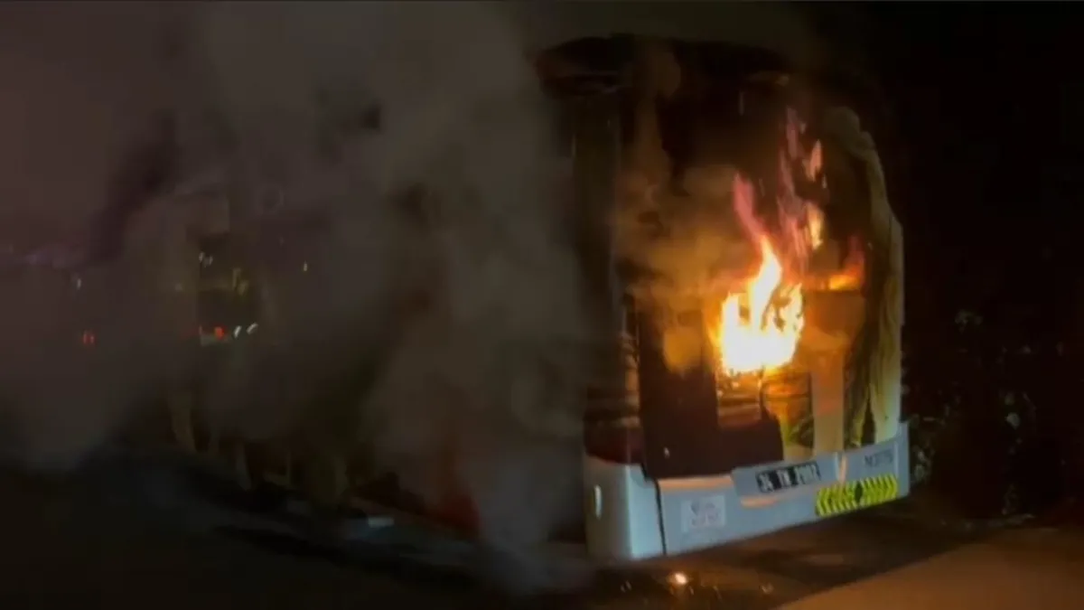 15 Temmuz Şehitler Köprüsü'nde metrobüs yangını: 60 yolcu tahliye edildi