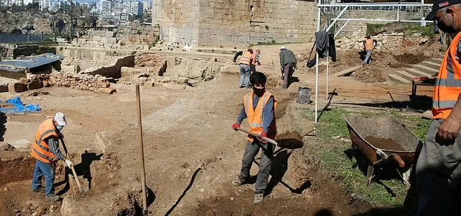 Antalya’da Hıdırlık Kulesi çevresindeki kazılarda Roma dönemine ait hamam kalıntıları bulundu