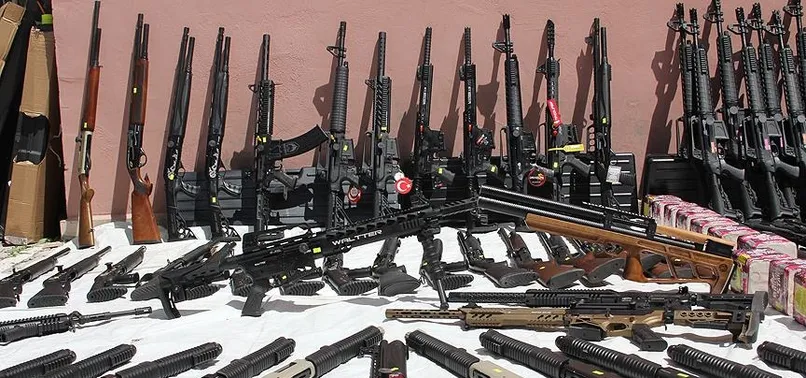 Konya'da kaçak silahlar kargo araçlarından çıktı