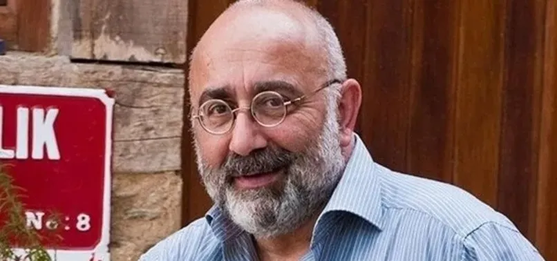 Muhalif Sevan Nişanyan hadsiz sözlerle ezanı hedef aldı!