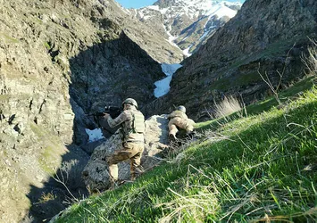 PKK'lı teröristlerin 11 kış sığınağı imha edildi