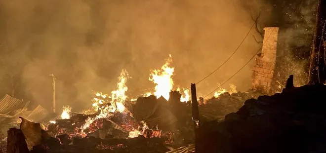 Sinop’ta 2 ev ve bir ambar yandı