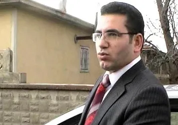 Eski savcı Bayram Bozkurt polisten kaçmak isterken ayağını kırdı