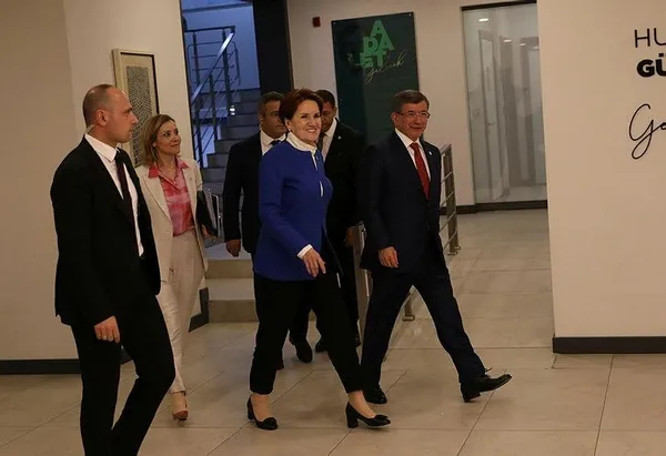 6li-masanin-hdp-tiyatrosu-selahattin-demirtas-ve-mansur-yavas-1653897527317.jpeg Millet İttifakı masa altındaki HDP'ye fısıldadı: Yüzde 10'un üstünde oyunuz var sizi yok sayamayız - 3