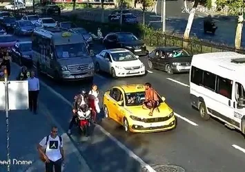 İstanbul’da şaşırtan görüntüler! Taksinin üstünde yolculuk