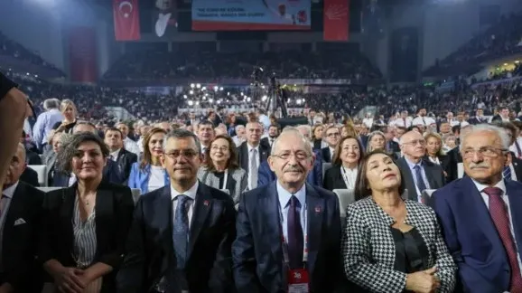 chpnin-kurultay-dosyasinda-gundem-olacak-ifade-delegelere-para-gonderdim-oy-fotografi-cekildi-1779970801031.jpeg Fotoğraf: AA