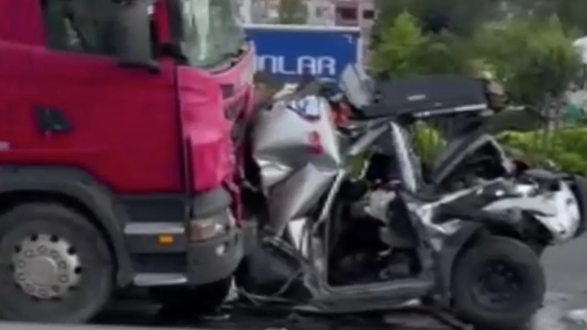 Trabzon’da zincirleme kaza! Kamyonet 2 tır arasında sıkıştı: 3 yaralı