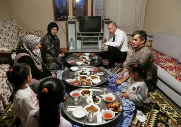 Başkan Recep Tayyip Erdoğan sürpriz iftar ziyaretinde bulunmuştu! Doğan ailesi o anları anlattı