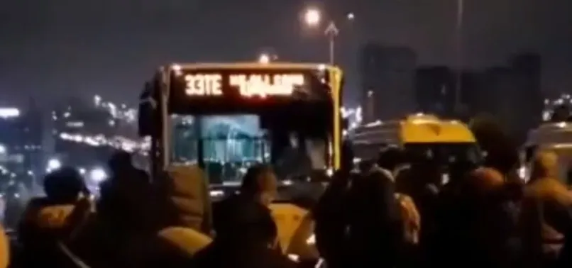 Son dakika: İstanbulluların İETT çilesi: Yine yolda bıraktı! Sabah karanlığında otoyol kenarında beklediler