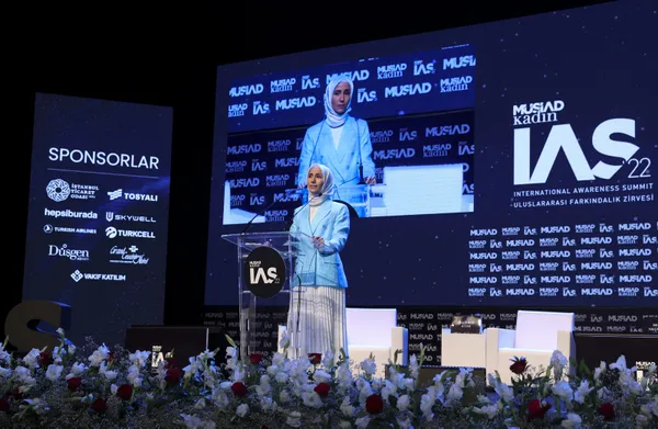 sumeyye-erdogan-bayraktar-yeni-ve-yasanabilir-bir-dunya-insa-etmede-kadinlara-ihtiyacimiz-var-1655219007281.jpg Sümeyye Erdoğan Bayraktar: Yeni ve yaşanabilir bir dünya inşa etmede kadınlara ihtiyacımız var - 2