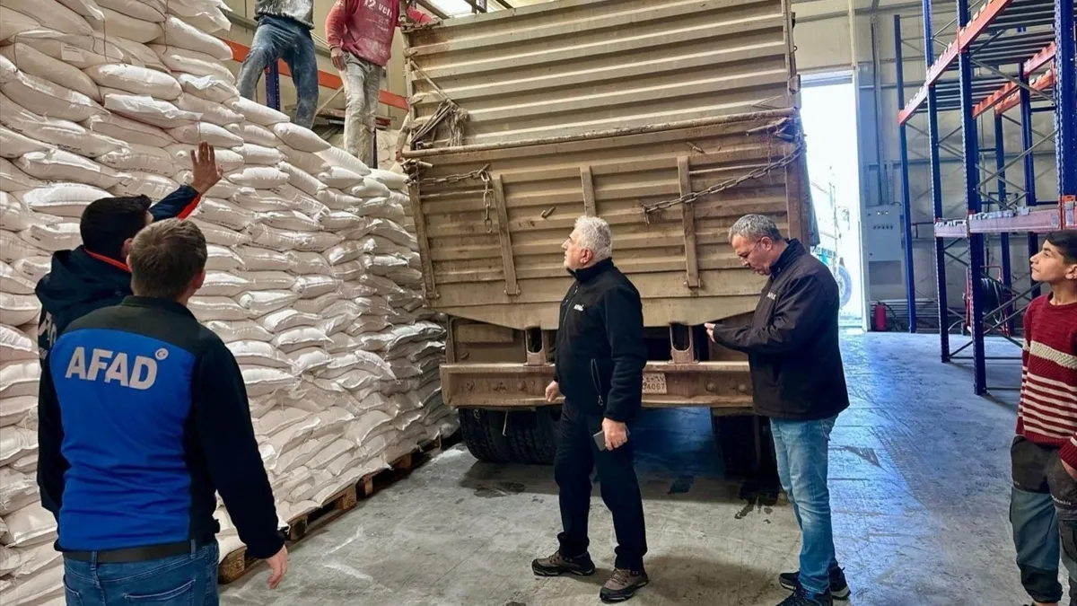 Türkiye Aynularab için 11 tır insani yardım gönderdi