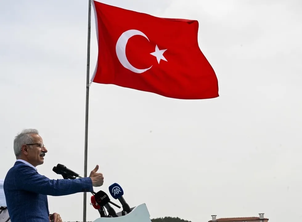 Körfezin 40 metre altında mühendislik operasyonu: 5 katlı bina büyüklüğündeki kesonlar Osmangazi'ye temel oldu! - 1