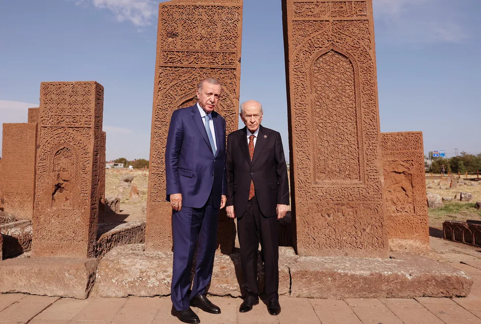 devlet-bahceliden-fon-mesaji-milletimizin-hak-ve-hukukunu-sonuna-kadar-koruyacagiz-1790698904153.jpg Devlet Bahçeli'den fon mesajı: Milletimizin hak ve hukukunu sonuna kadar koruyacağız - 2
