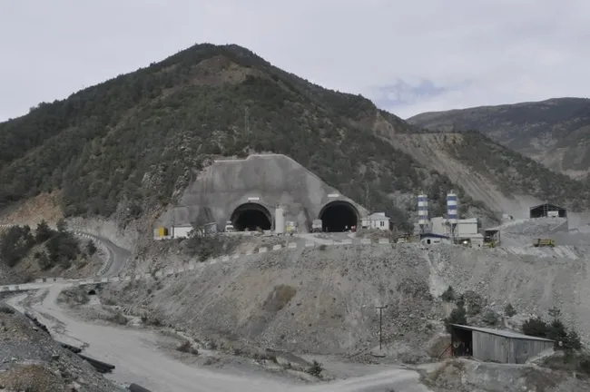 Yüzde 74’ü tamamlanan Zigana Tüneli Avrupa’nın en uzunu olacak