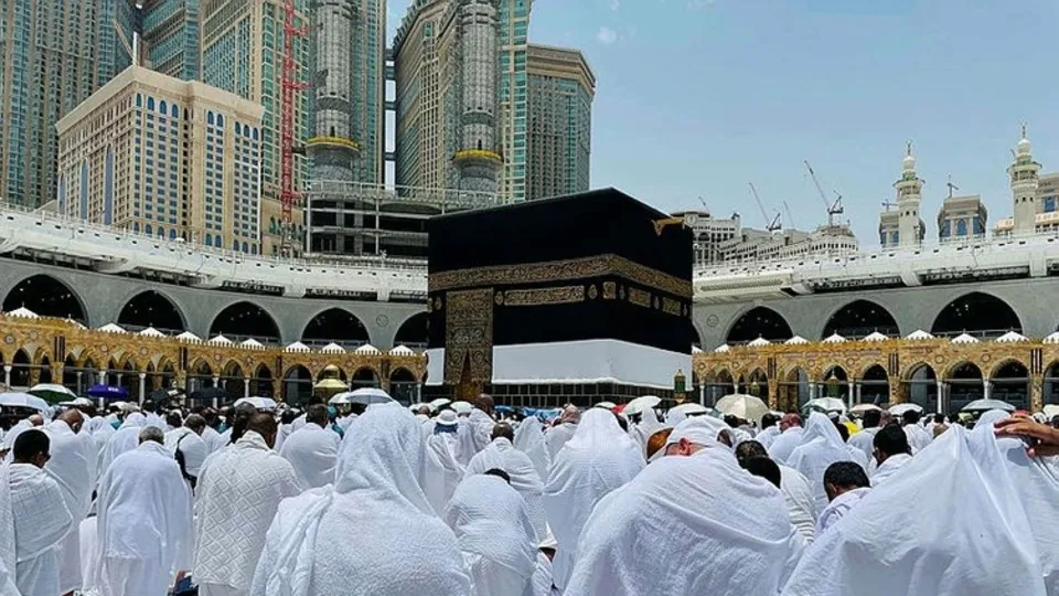 Çocukların gözünden Kabe'de hacı olmak: İçimizde kelebekler uçuştu