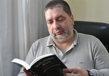 Bu nasıl öğretim üyesi? Prof. Dr. Enver Özgür Gönenç AK Parti ve gazetecilere hakaret yağdırdı!