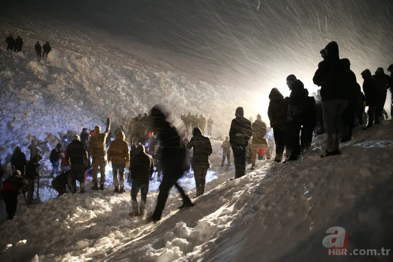 Son dakika: Van'da minibüsün üzerine çığ düştü! Olay yerinden ilk görüntüler... 15