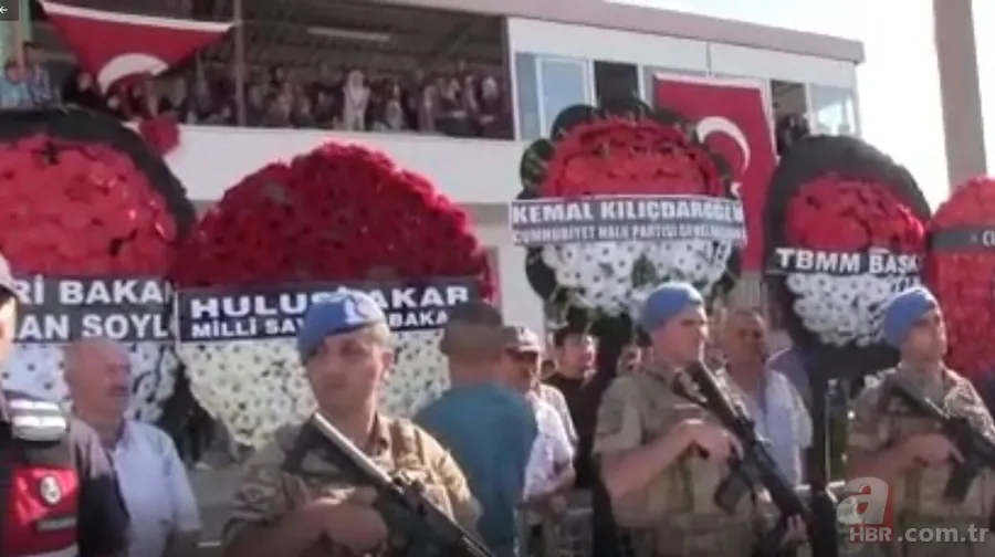 CHP'nin şehit cenazesindeki çelengi tepkiye neden oldu: Teröriste terörist diyemiyorlar 4