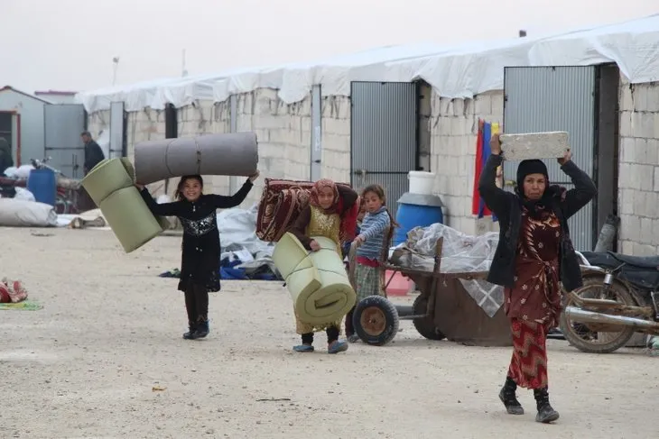 Savaş mağdurlarına İdlib kırsalında 10 bin briket ev yapılıyor