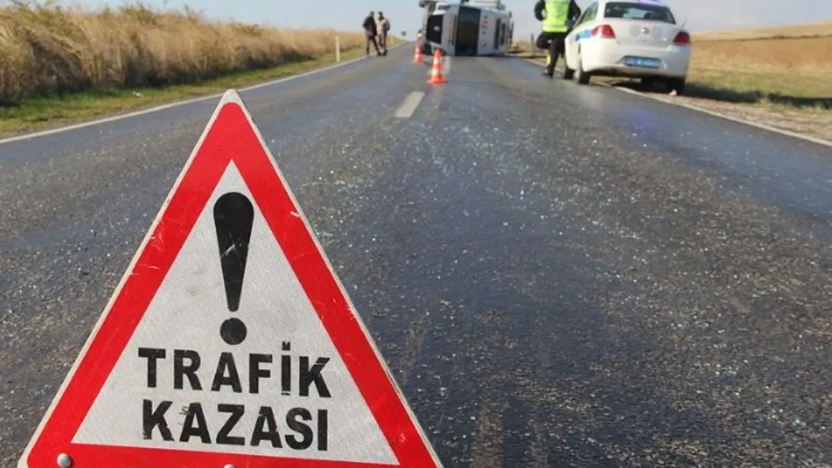 Uşak'ta tır şarampole devrildi! 1 yaralı