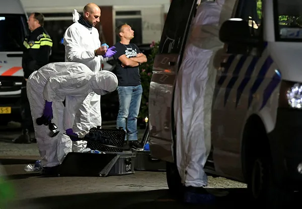 Hollanda'da silahlı saldırı: Ölü ve yaralılar var - 1