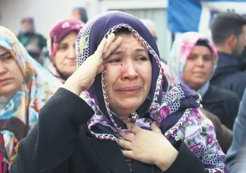Hakkâri şehidine asker selamlı veda