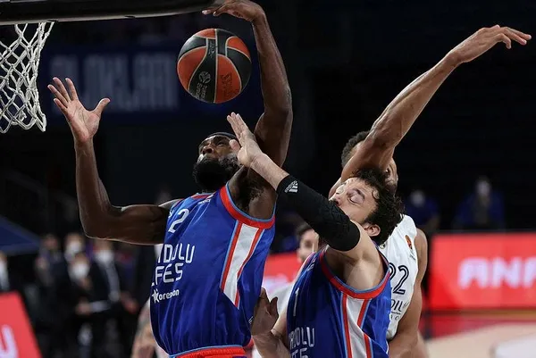 Anadolu Efes’te forma giyen Chris Singleton kalp krizi geçirdi! Anadolu Efes’ten ilk açıklama: Chris Singleton’ın durumu nasıl?