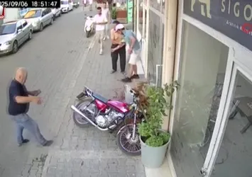 Motosiklet iş yerine girdi kask hayat kurtardı