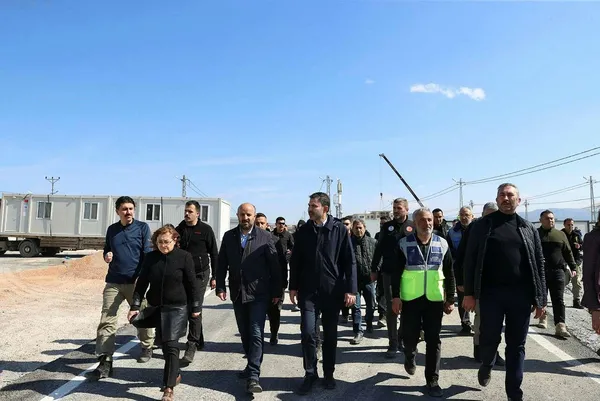 cevre-sehircilik-ve-iklim-degisikligi-bakani-murat-kurum-islahiye-ve-nurdaginda-incelemelerde-bulundu-1677061856377.jpg Çevre, Şehircilik ve İklim Değişikliği Bakanı Murat Kurum İslahiye ve Nurdağı'nda incelemelerde bulundu