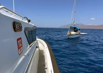 Datça açıklarında yelkenliyle insan kaçakçılığı! 38 göçmen kurtarıldı