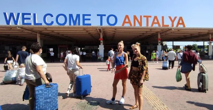 Turistler Antalya’ya akın etti! 1 milyonu geçti...