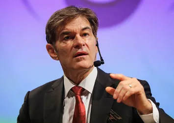 Ünlü Türk cerrah Mehmet Öz öğrencilerle bir araya geldi