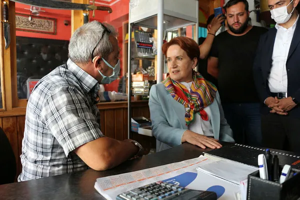 cankirida-iyi-parti-genel-baskani-meral-aksenere-hdp-tepkisi-siz-onlarla-bir-oldunuz-1628008511262.jpg Çankırı'da İYİ Parti Genel Başkanı Meral Akşener'e HDP tepkisi: Siz onlarla bir oldunuz - 1