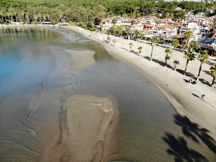 Muğla'da tedirgin eden görüntü: Deniz suyu 20 metre çekildi! Açıklama geldi - 4