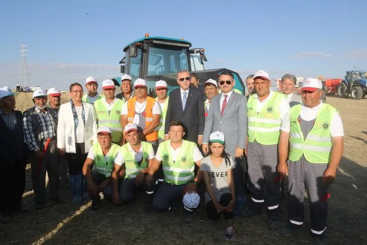 Başkan Erdoğan yerli elektrikli traktörü kullandı