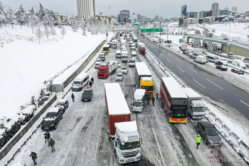 İstanbul’un kara günleri! İBB karla mücadelede yetersiz kaldı | A Haber ekibi kar mesaisinde 21