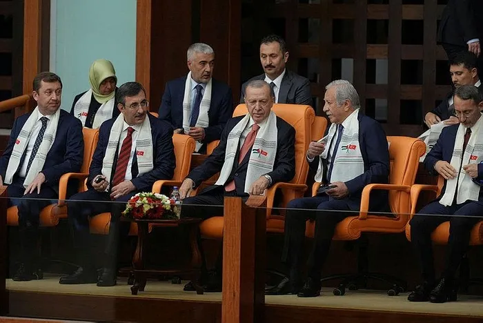 tbmmde-filistin-ozel-oturumu-dunyanin-gozu-ankarada-filistin-devlet-baskani-mahmud-abbas-gazze-icin-ne-mesaj-v-1723725238642.jpeg Başkan Erdoğan, Filistin Devlet Başkanı Abbas'ın konuşmasını TBMM'de dinledi