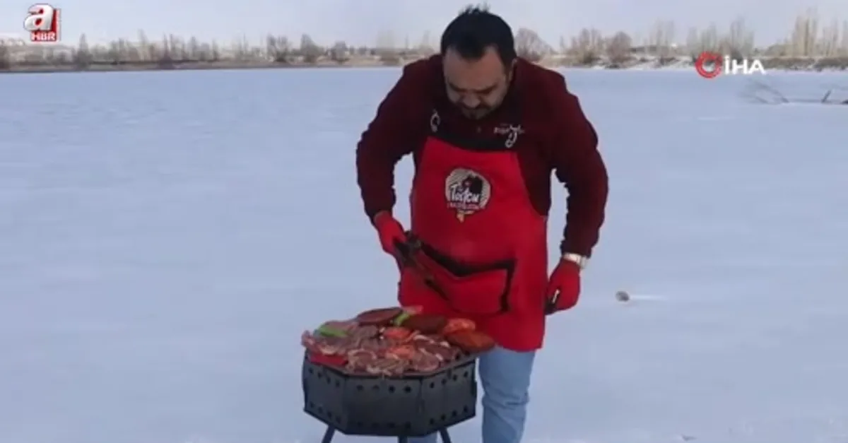 Buzun üzerinde tost yaptı
