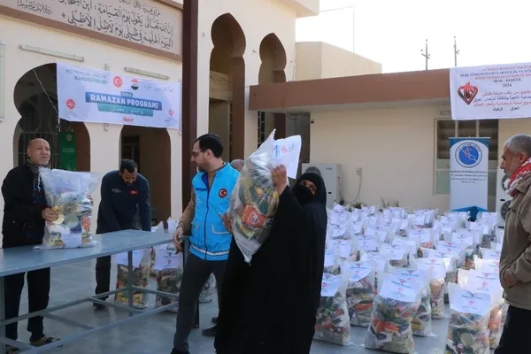 turkiye-diyanet-vakfi-irakta-ramazan-yardimi-dagitimina-devam-ediyor-1711060620412.jpg