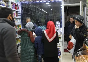 Kış mevsimi etkilerini hissettirmeye başlıyor! Hastalıktan korunmak isteyenler soluğu aktarlarda alıyor