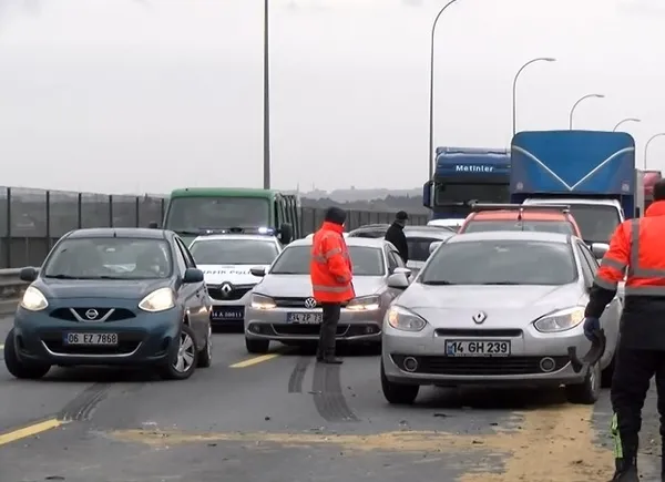 Son dakika: İstanbul Büyükçekmece'de TIR polis aracına çarptı! TEM kapandı... - 2